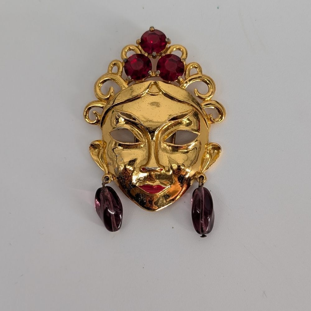 Elegant Gold and Red Face Brooch Maze Vintage